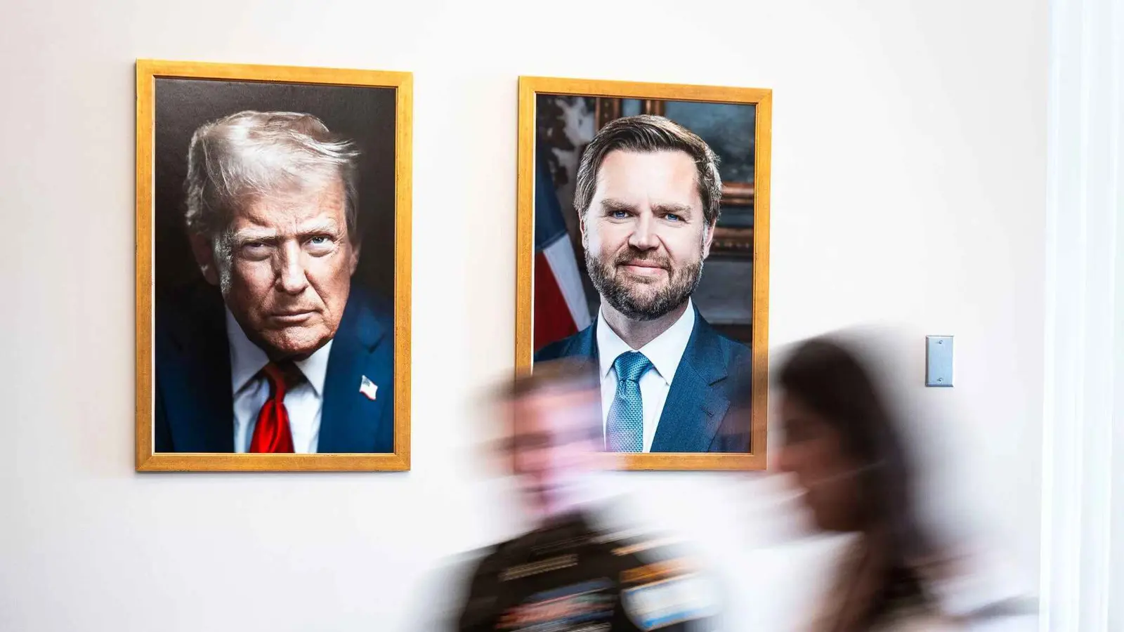 صورة رسمية رابعة لترامب بلمسات الذكاء الاصطناعي