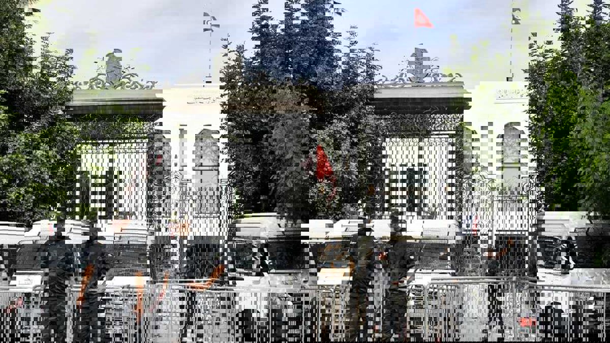 نواب تونسيون أمام "مكافحة الإرهاب"‎‎ بتهمة المشاركة في محاولة الانقلاب