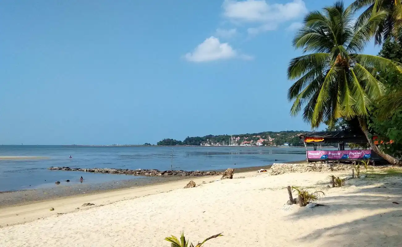 شاطئ نونجسا، باتام، إندونيسيا