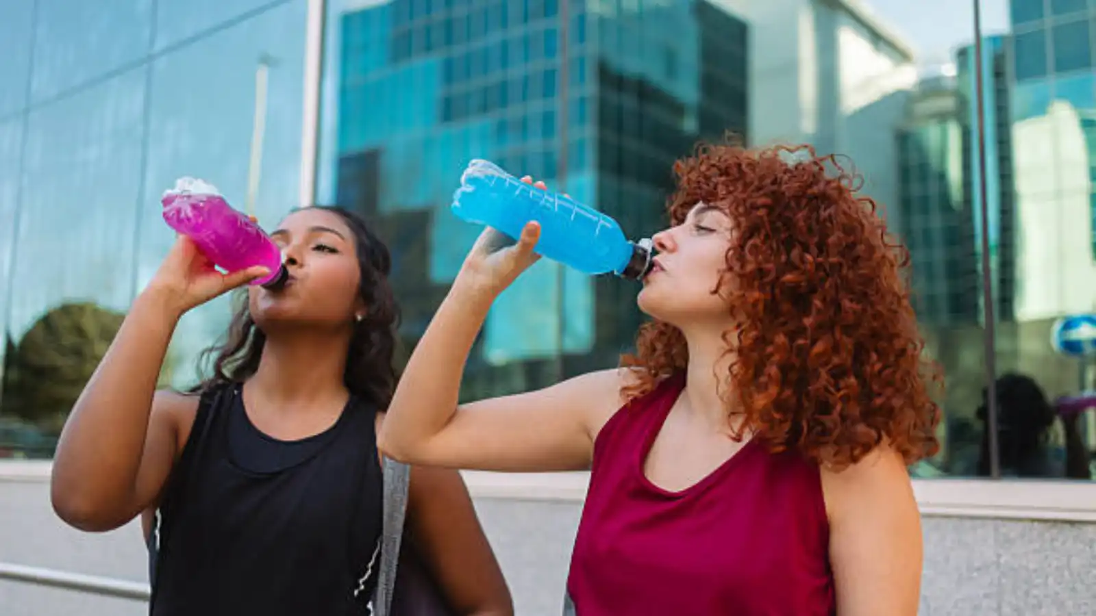 مشروبات الطاقة تُدخل 3 فتيات المستشفى في مصر