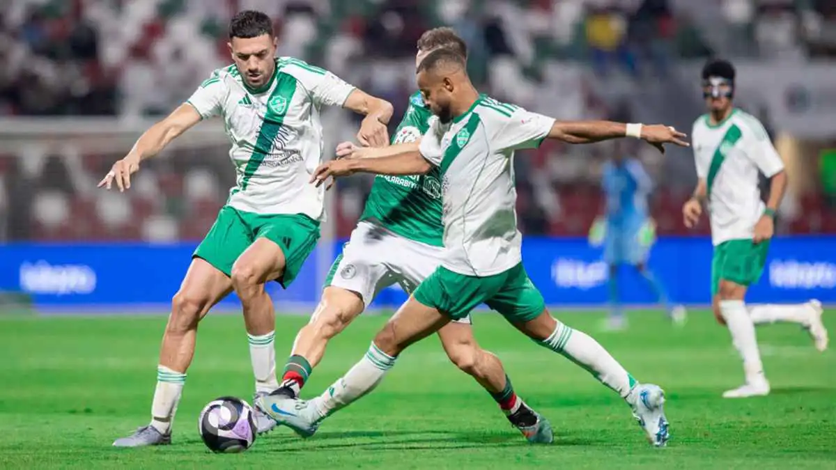 رغم التعادل أمام الاتفاق.. من أكثر لاعب حصل على إشادة من جماهير الأهلي؟