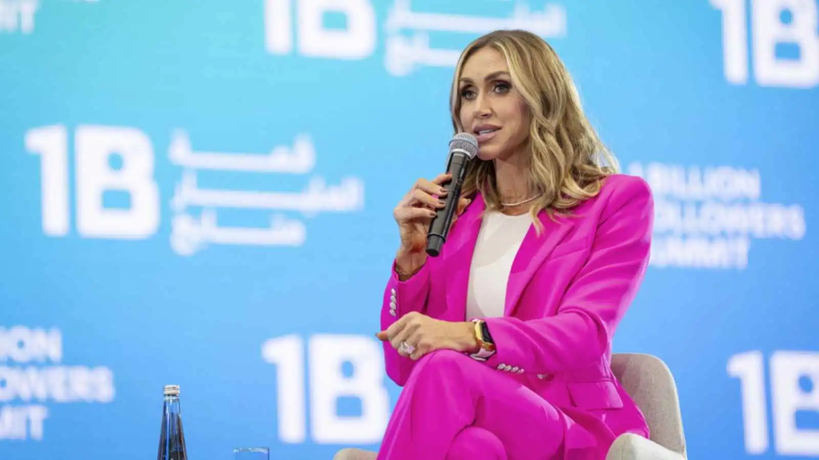 لارا ترامب من دبي: الرئيس الأمريكي يكتب منشوراته بنفسه