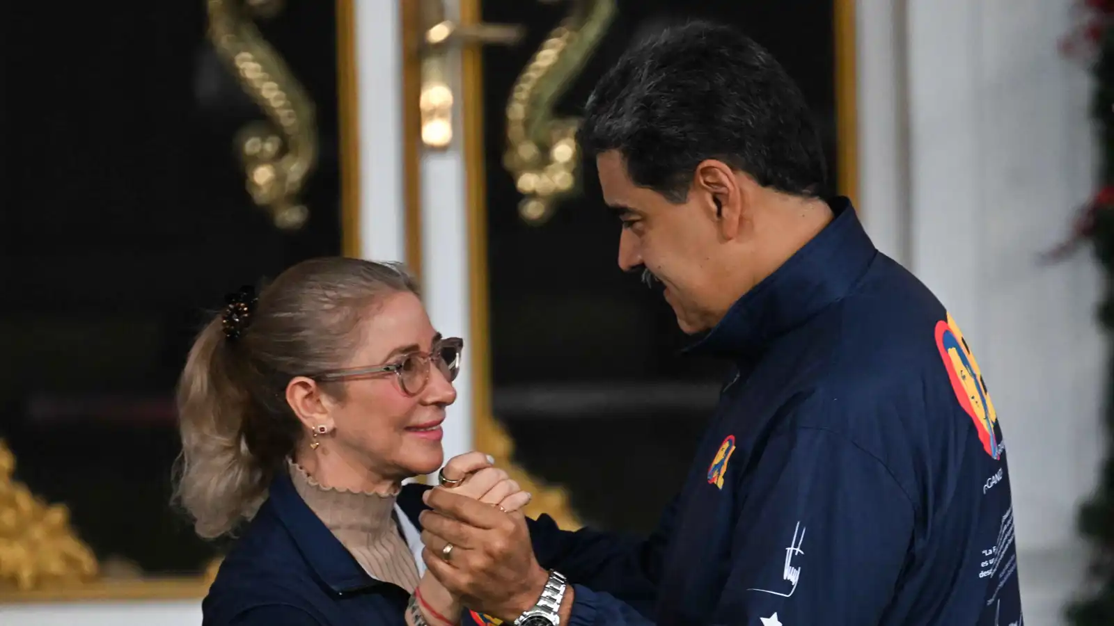 لماذا ظل مادورو مرتبطاً بفلوريس 20 عاماً قبل زواجهما السري؟