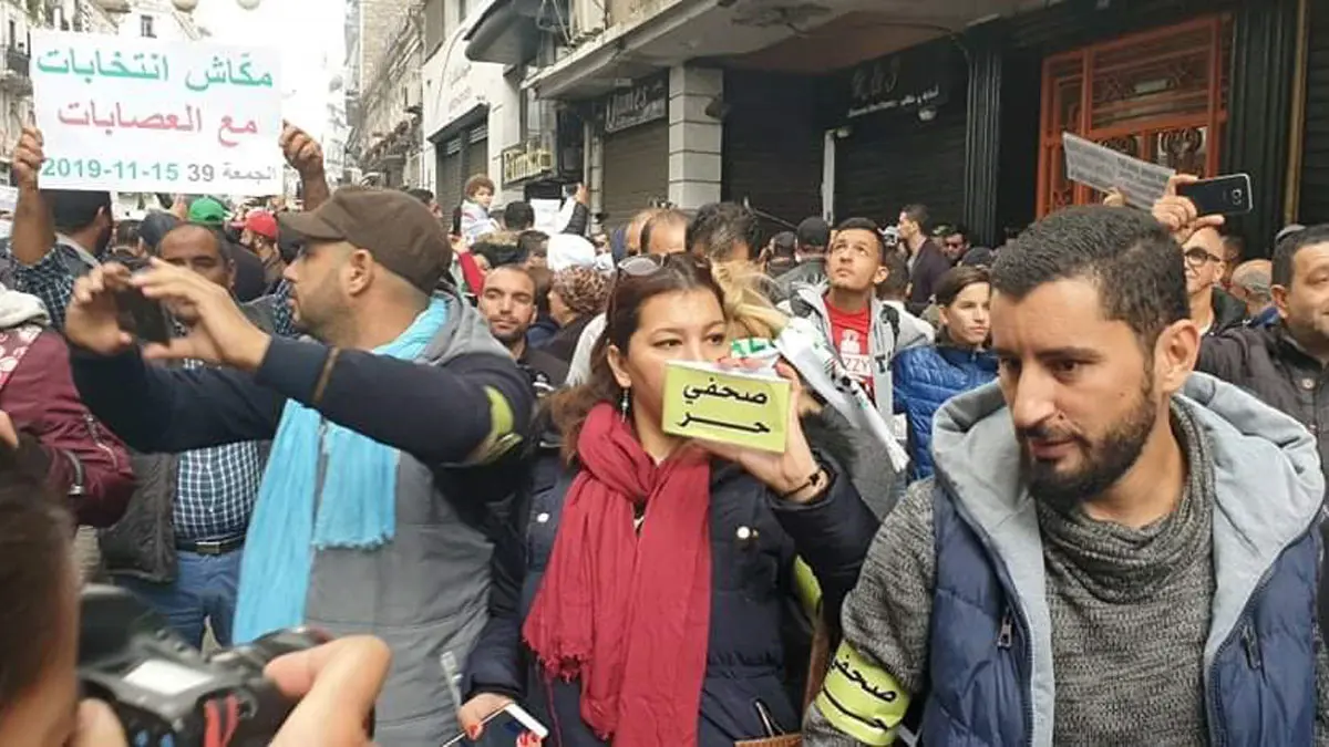 صحفيو الجزائر "الأحرار" يحتجون ضد الانتخابات ويطالبون برفع سقف الحريات (فيديو وصور)