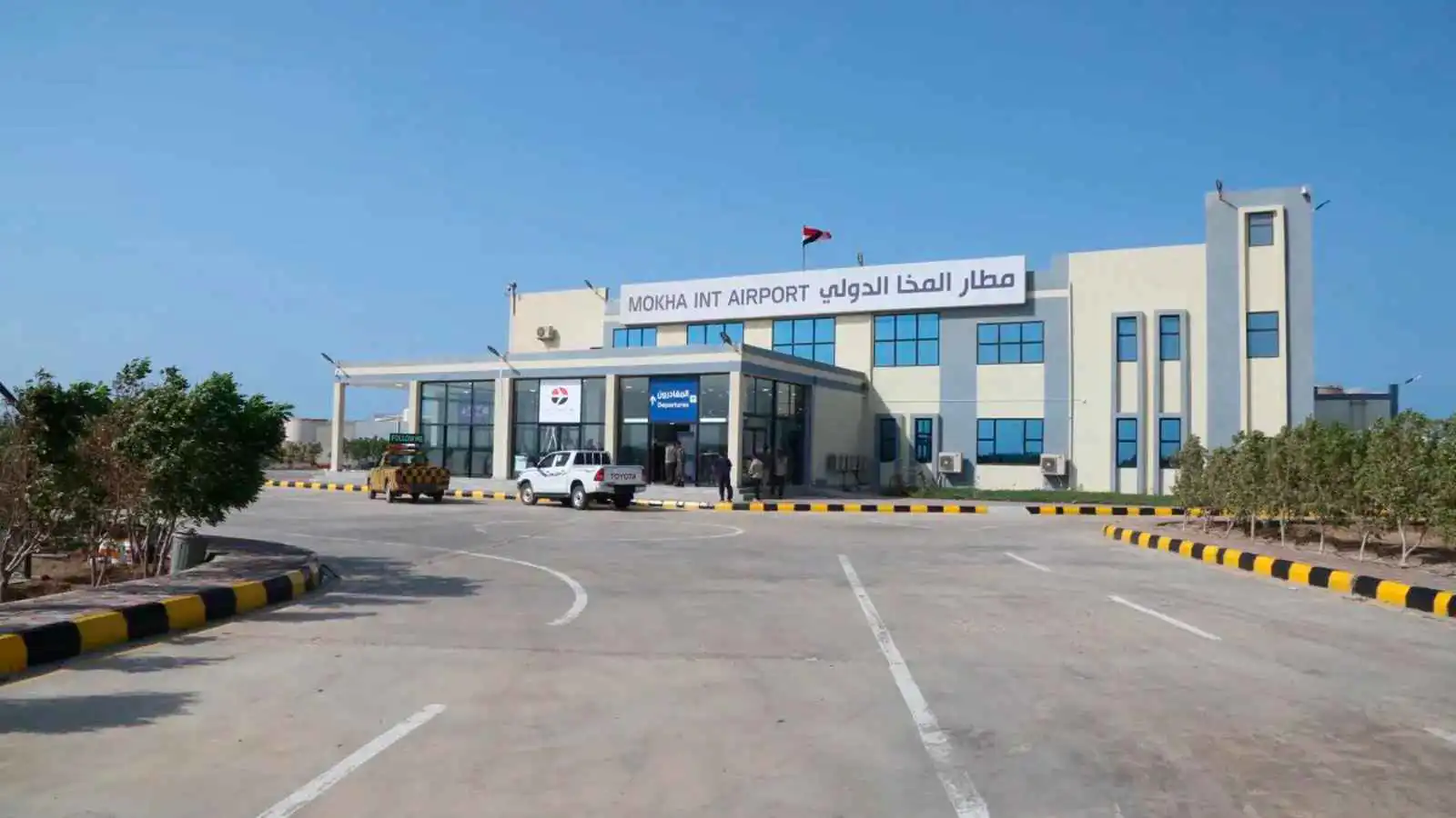 الحوثيون يمنعون هبوط أول رحلة تجارية إلى مطار المخا الدولي