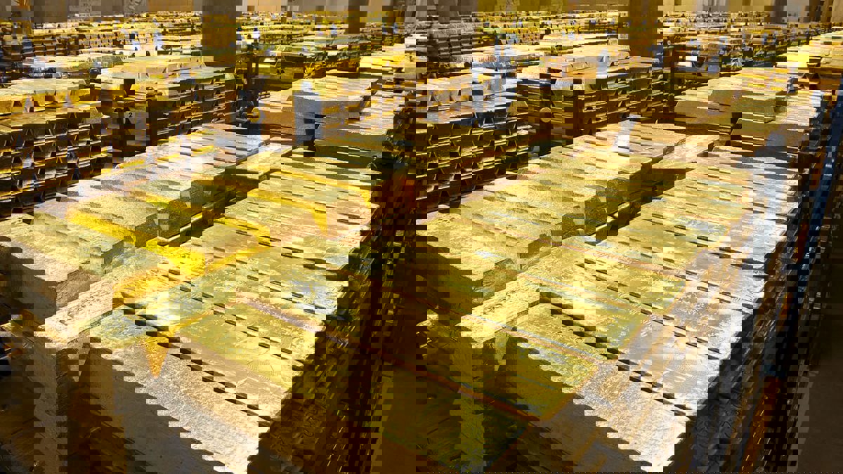 أسعار الذهب تنخفض مع ارتفاع الدولار والأنظار على اجتماع مجلس الاحتياطي