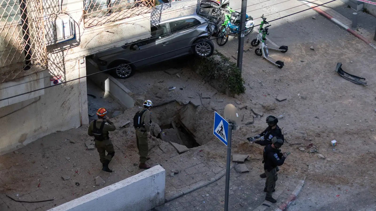 إصابات في إسرائيل بسبب دفعات صواريخ إيرانية