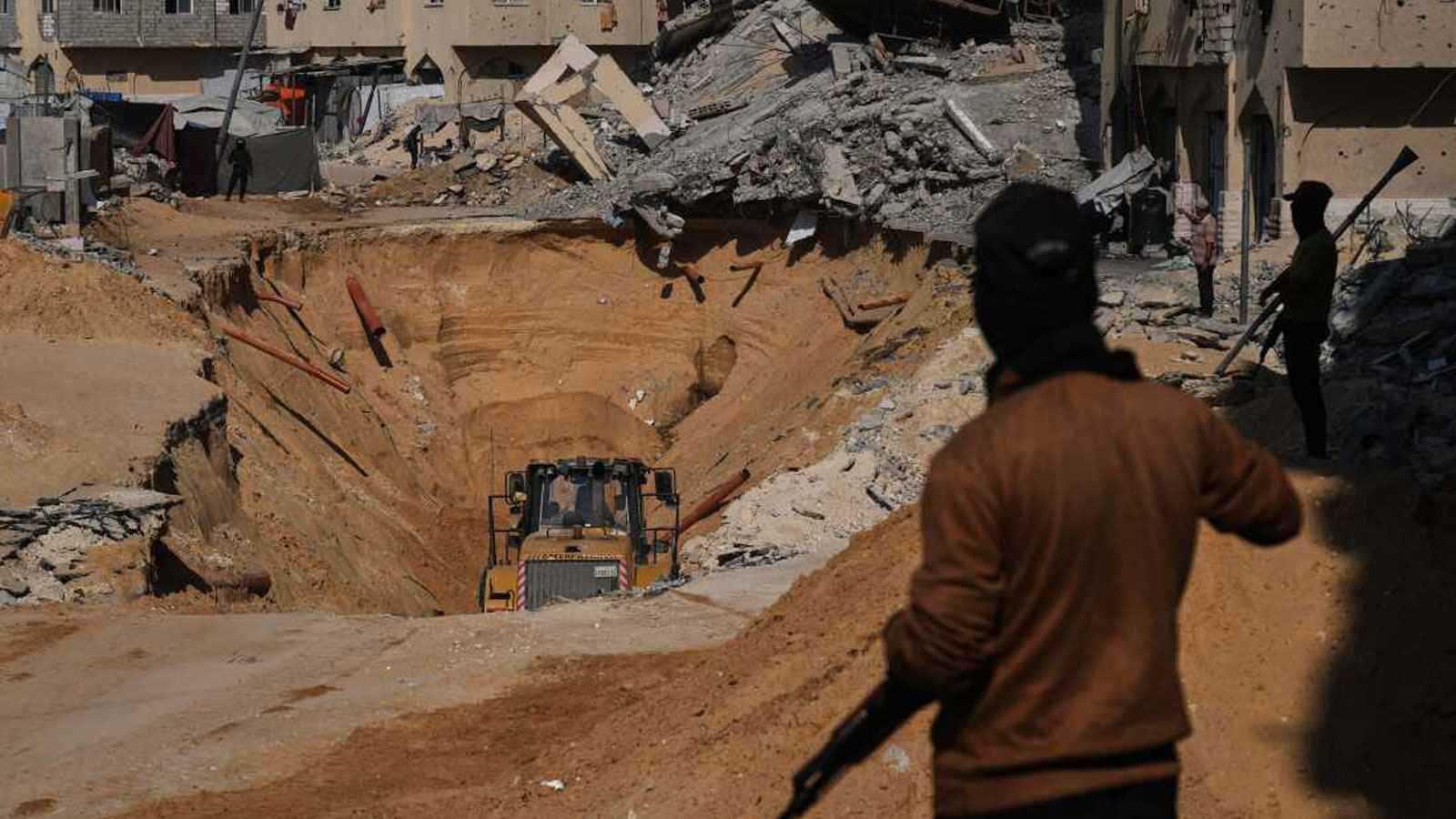 بعد هجمات إسرائيلية.. وفد من حماس يصل مصر لمتابعة تنفيذ "اتفاق غزة"