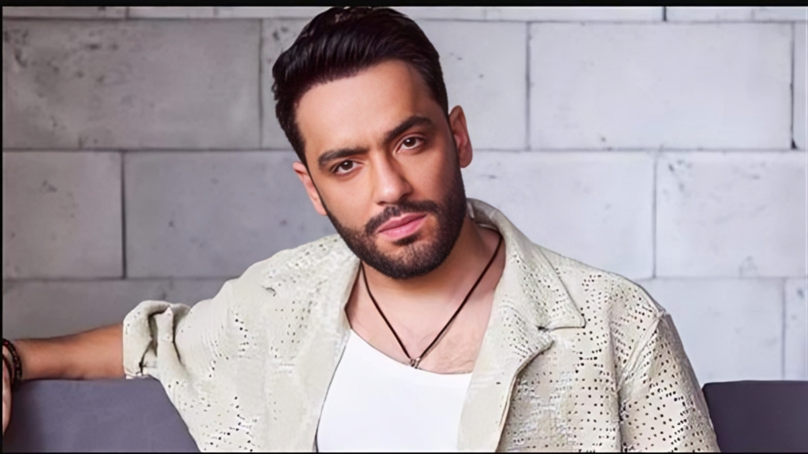 رامي جمال يرد على جدل توقيت طرح ألبومه قبل "الهضبة" (فيديو)