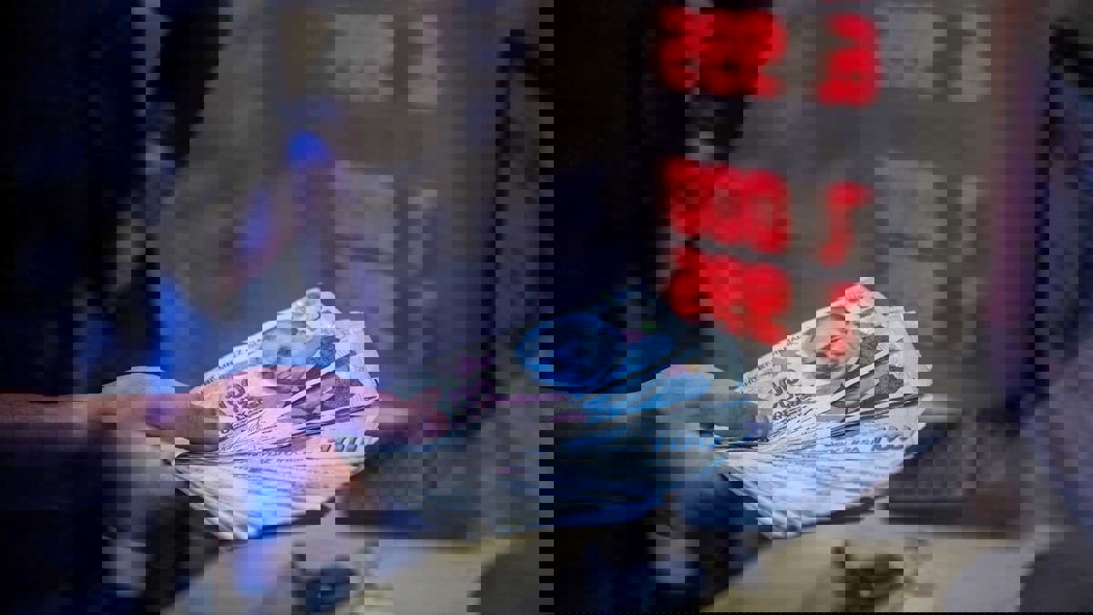 أردوغان يوقف انهيارا كاملا لليرة التركية بتدابير طارئة