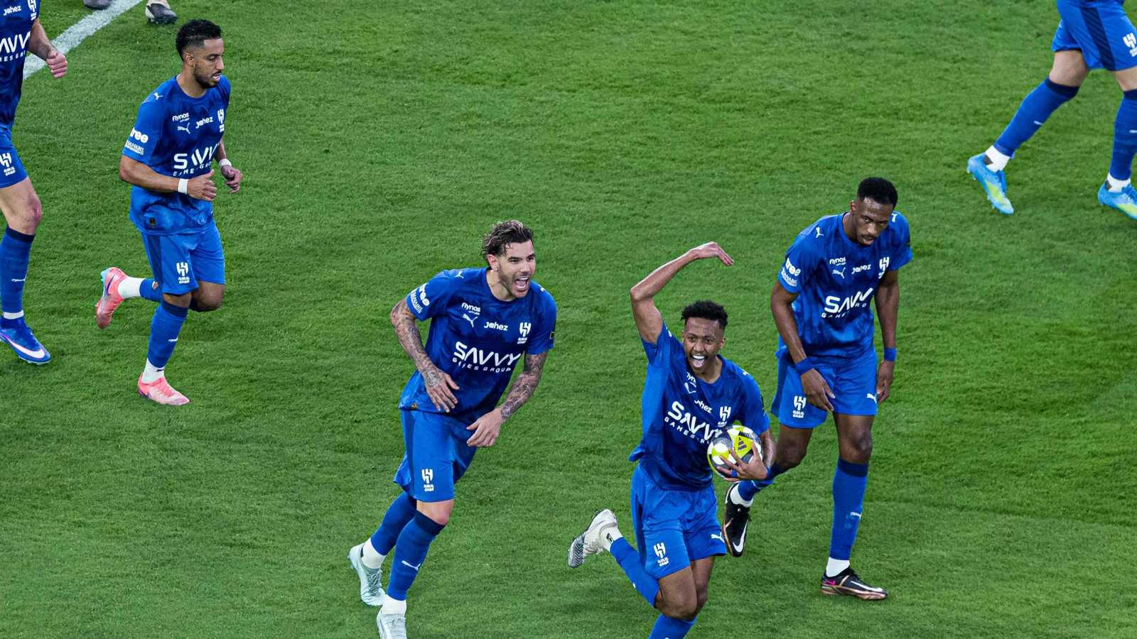 أسباب انهيار الهلال السعودي.. لماذا تحوّل الزعيم إلى شبح؟ 