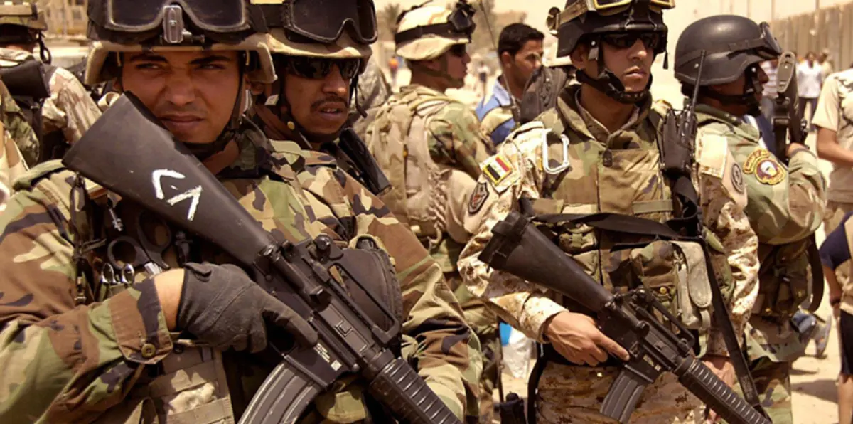 مقتل 10 جنود عراقيين في هجوم لداعش على مقر عسكري بالأنبار