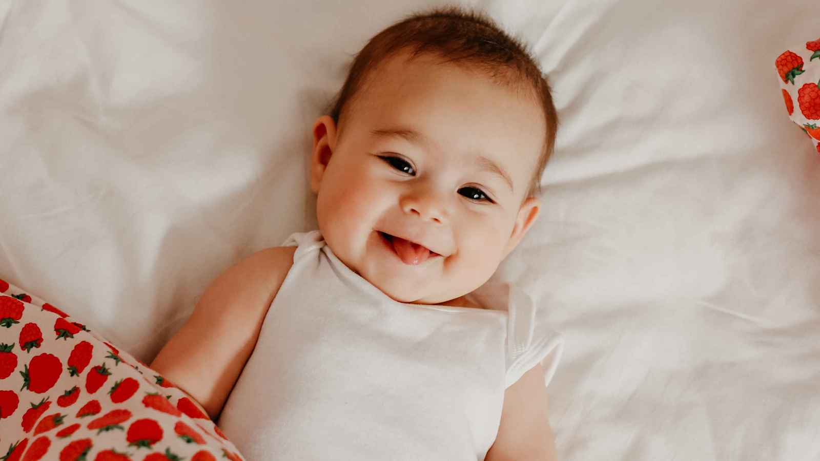 لماذا تتفاعل النساء مع خدود الأطفال الممتلئة وعيونهم الواسعة؟