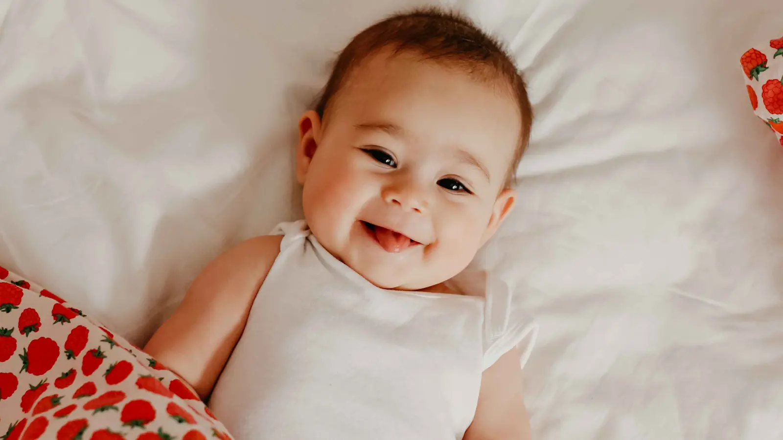 لماذا تتفاعل النساء مع خدود الأطفال الممتلئة وعيونهم الواسعة؟