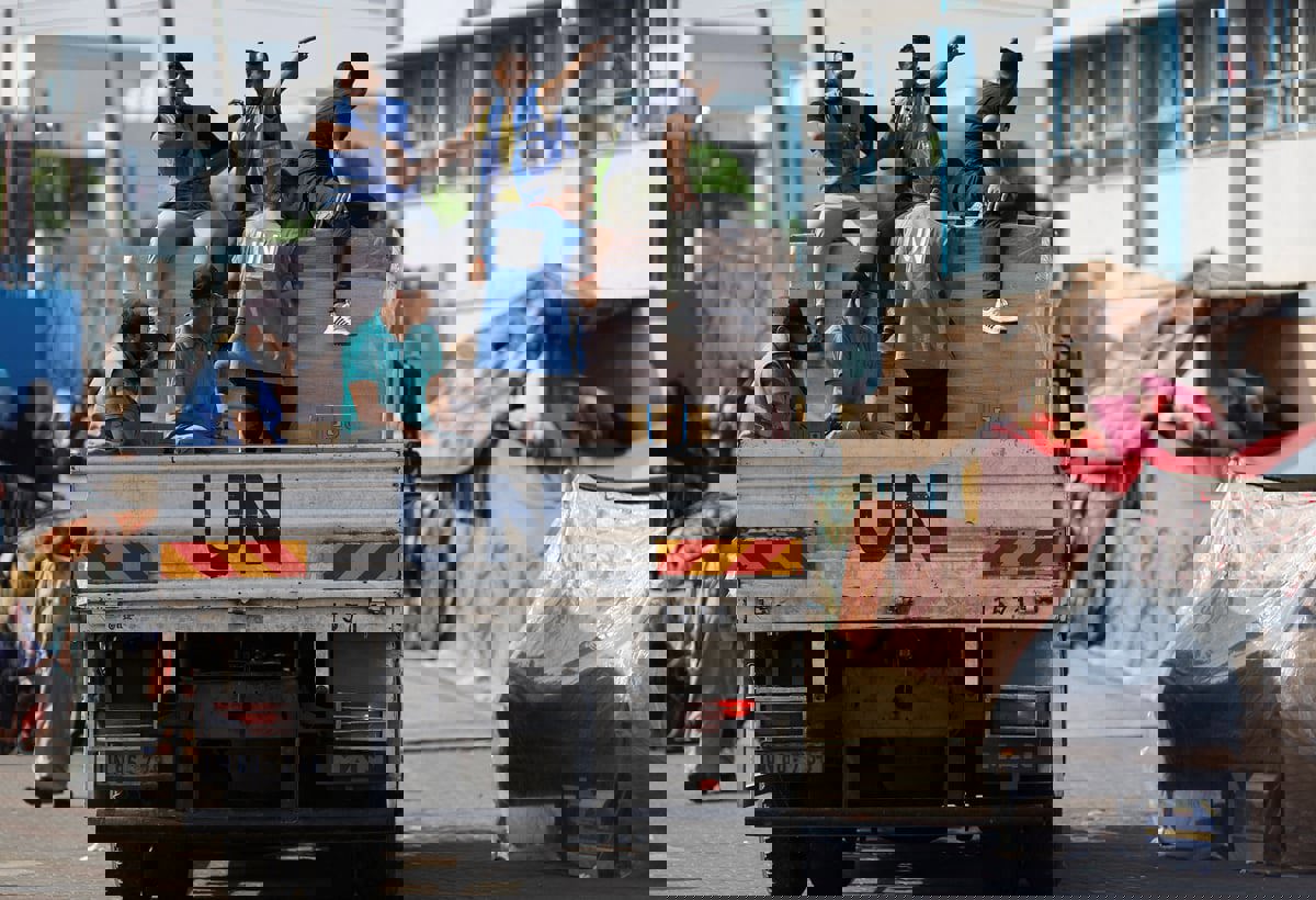 الأمم المتحدة: الناس يوقفون شاحنات المساعدات مع تفشي الجوع في غزة