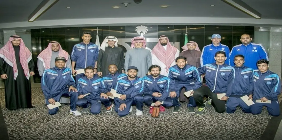 الوليد بن طلال يمنح ربع مليون ريال مكافأة لنادي الكوكب