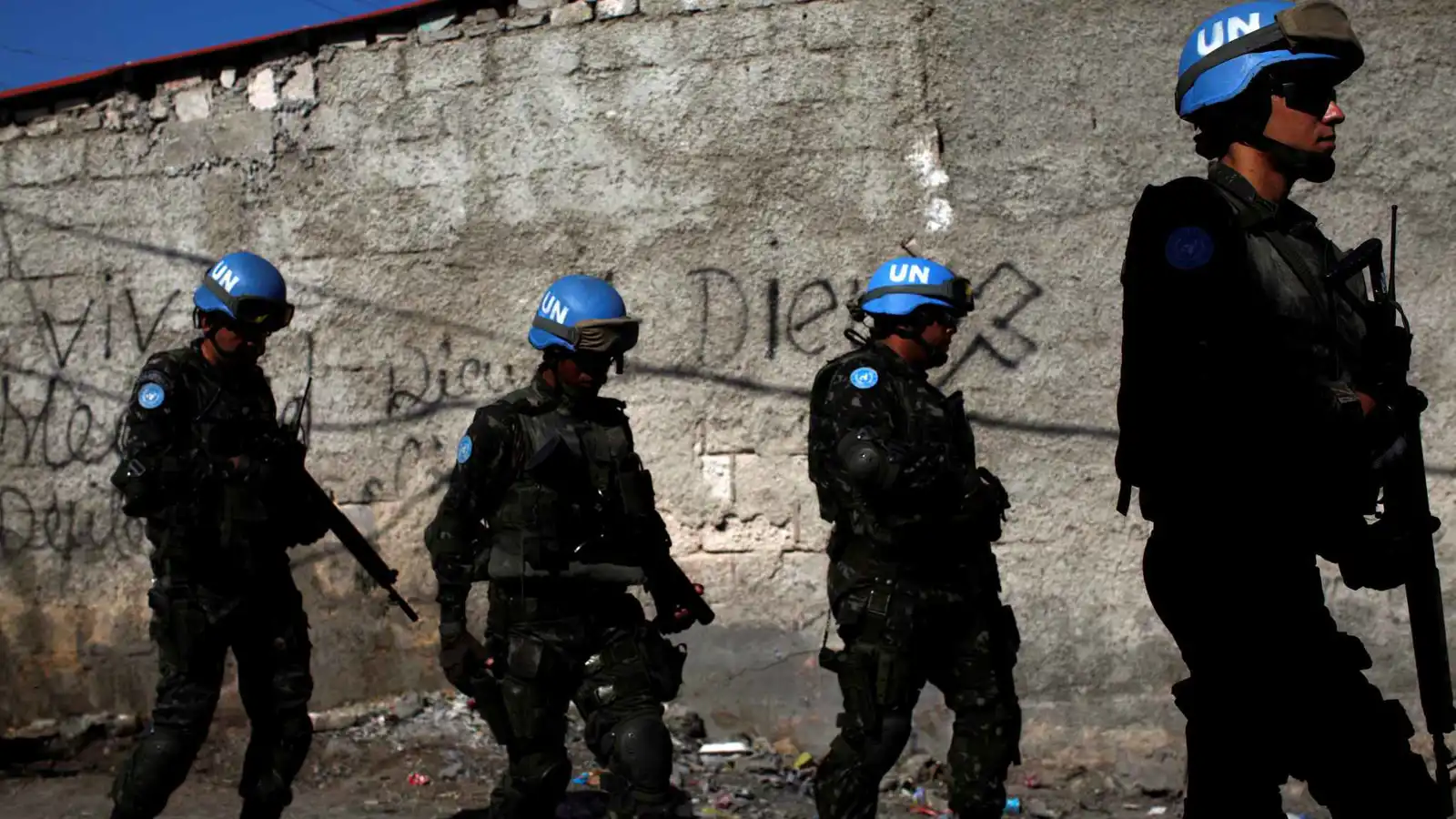 وسط انتقاد روسي وصيني.. مجلس الأمن يرسل قوة أكبر إلى هايتي لمواجهة العصابات