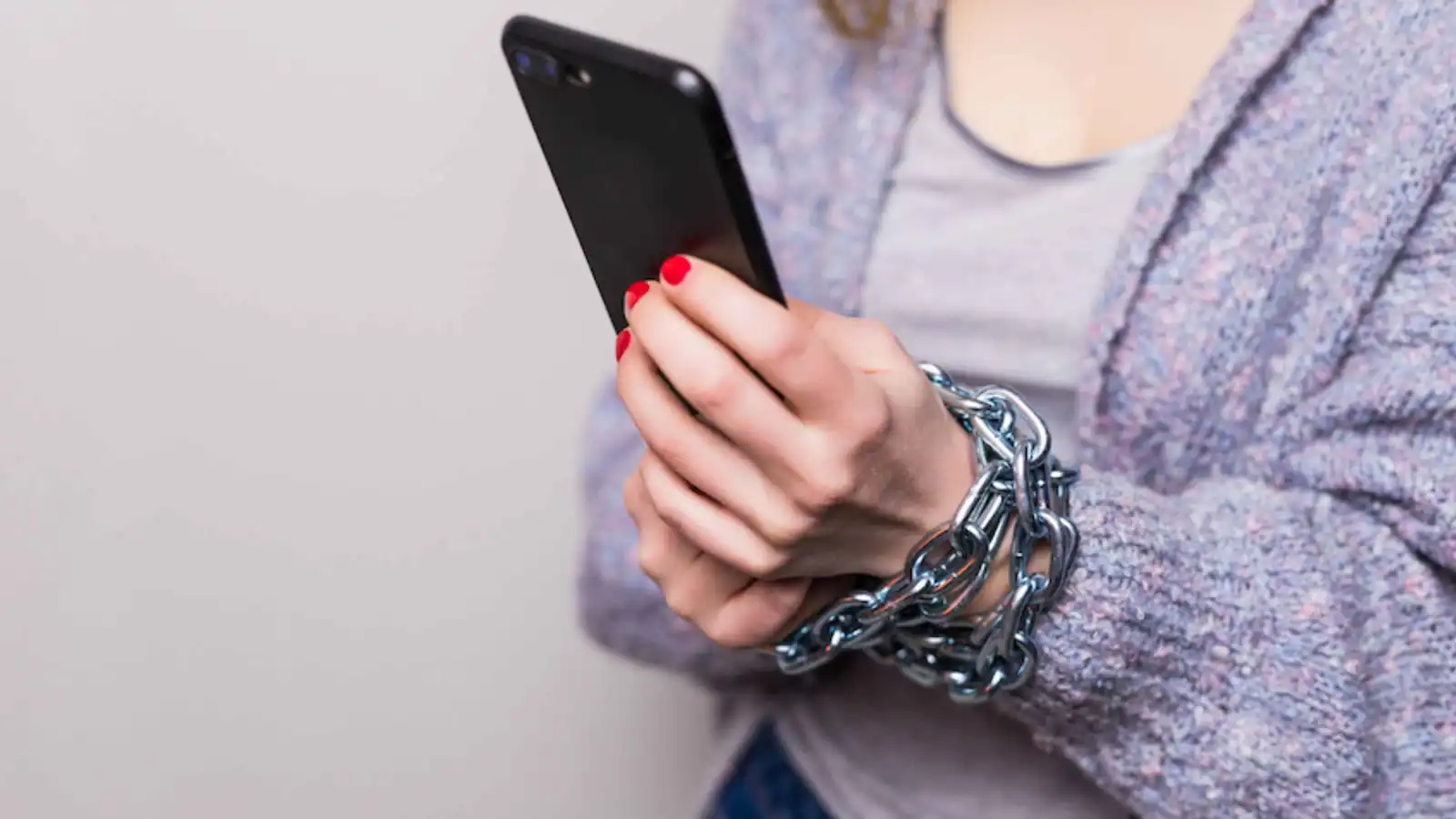 دون مؤقتات أو تطبيقات رقابة.. عادات جديدة لعلاقة صحية مع هاتفك الذكي