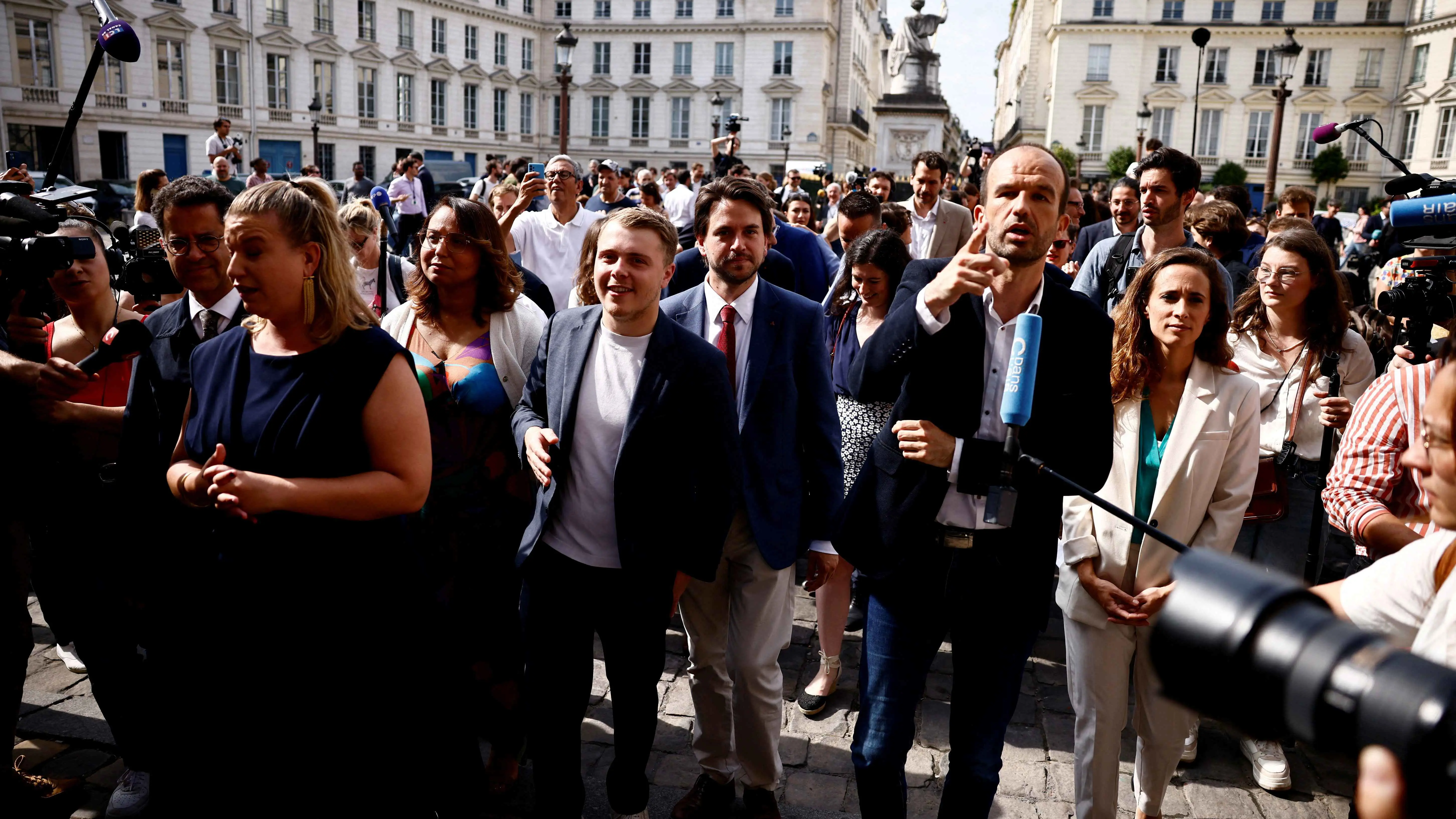 "الجبهة الشعبية" في مهب الريح.. صراع الأحزاب يهدد وحدة اليسار الفرنسي