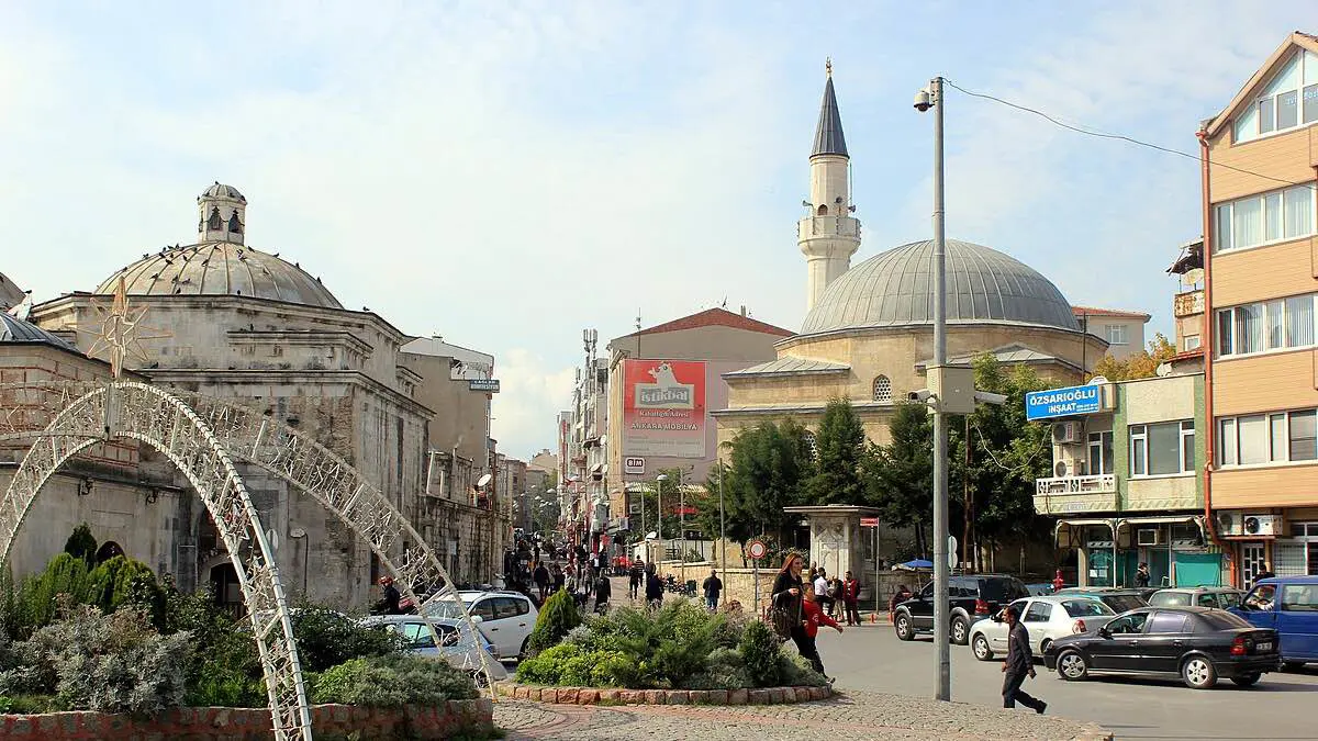 تركيا.. بحيرة حديقة تتحول لكارثة كهربائية وإصابة 4 أشخاص