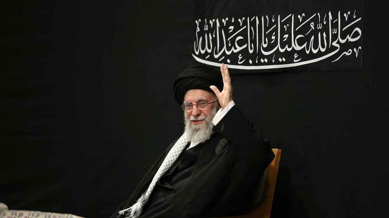 خامنئي يظهر علنا لأول مرة منذ الحرب مع إسرائيل (فيديو)
