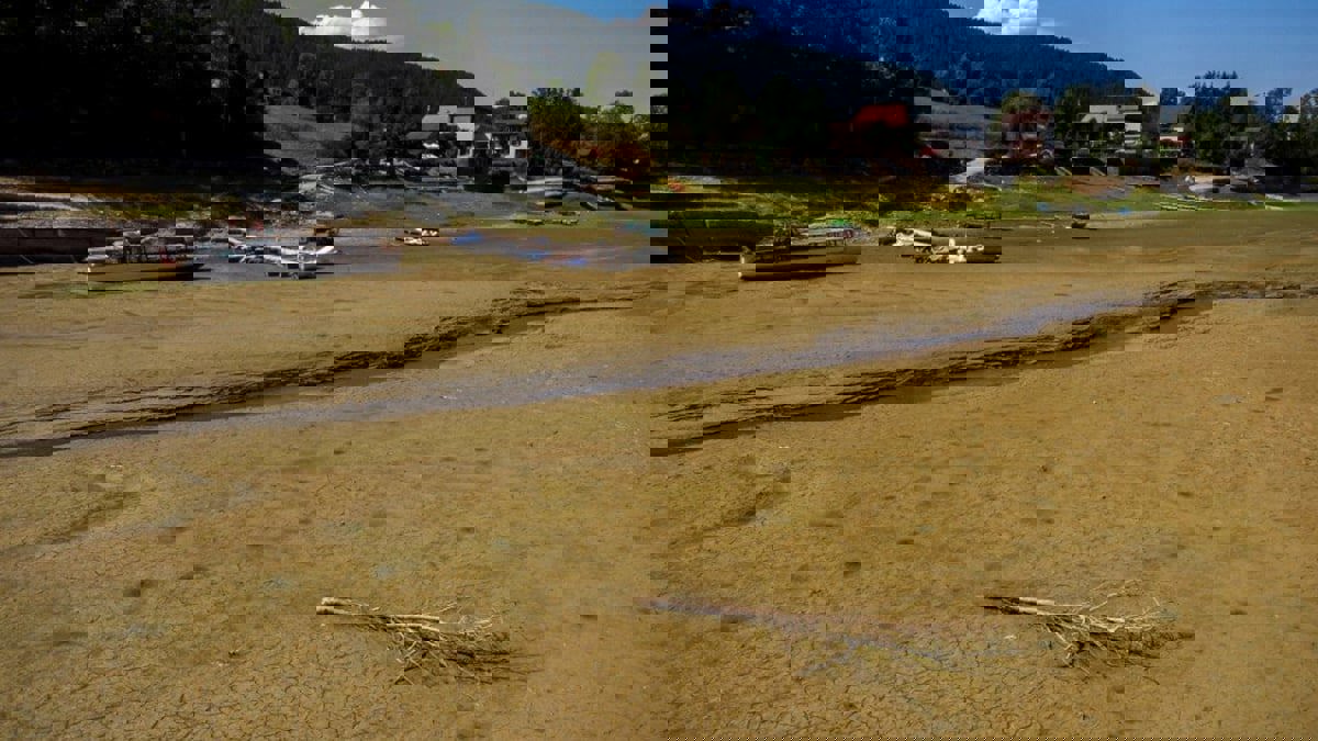 لوموند: تحذيرات من عواقب انخفاض منسوب المياه الجوفية في فرنسا