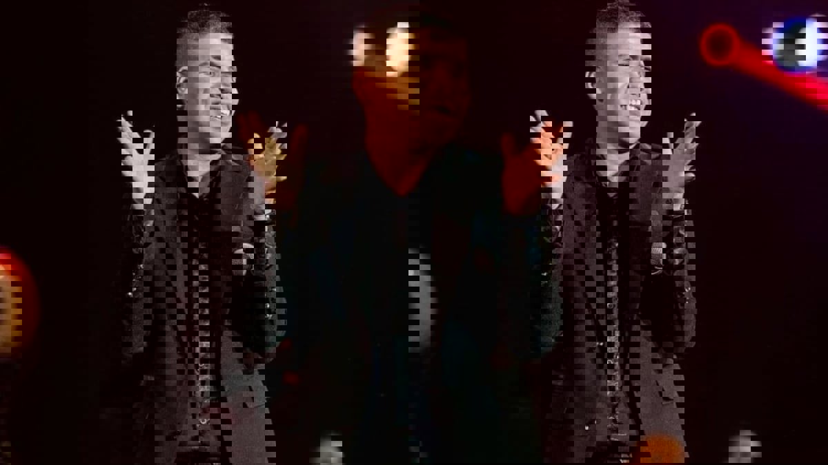 بعد "الصفعة".. عمر كمال يسخر من عمرو دياب (فيديو)