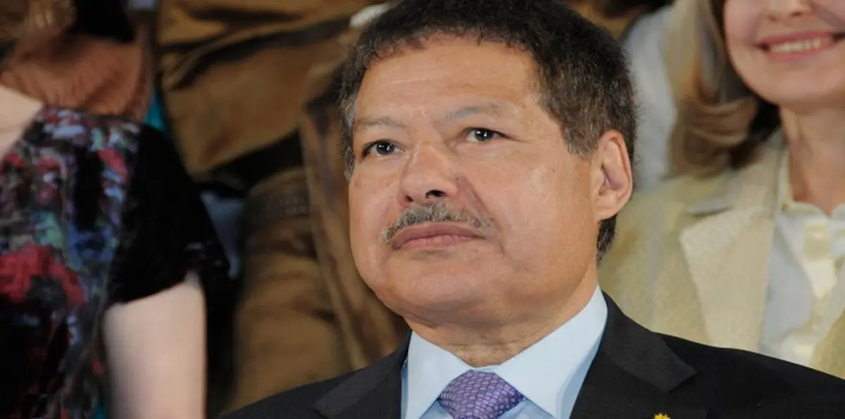 نجوم الفن ينعون أحمد زويل  (صور)