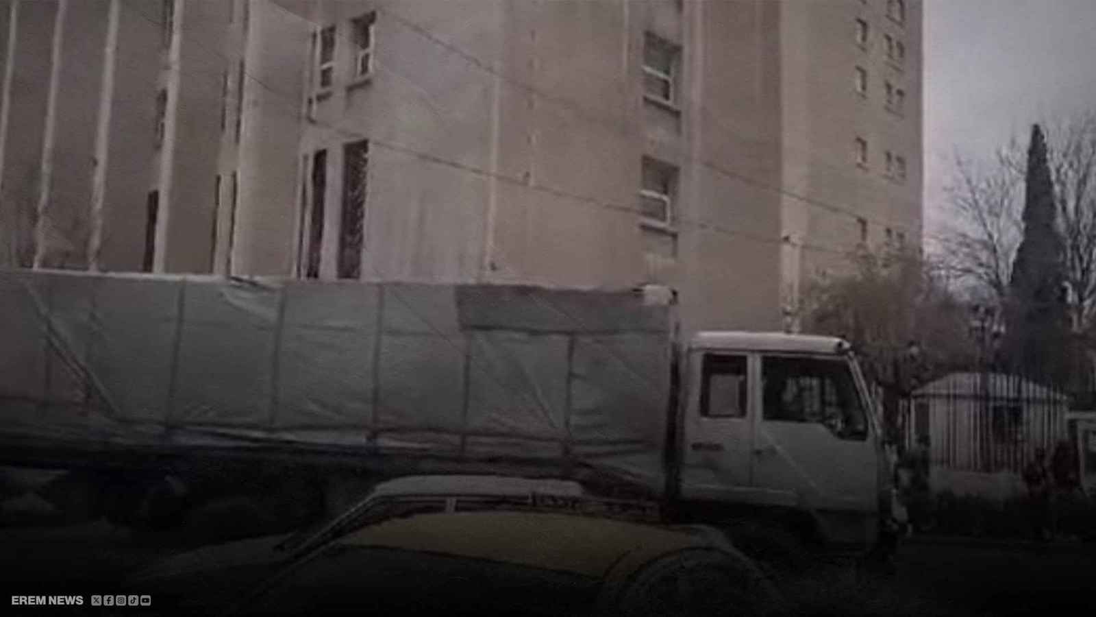 شاحنات تفرغ الأموال في البنك المركزي في سوريا