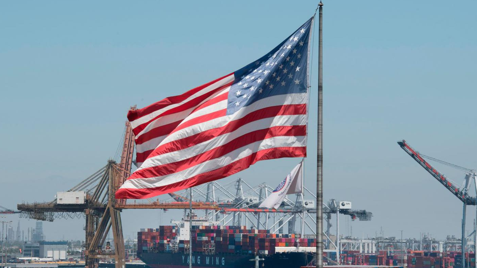 "بيرل هاربر روسيا" تُؤجج المخاوف بشأن سفن الصين في الموانئ الأمريكية