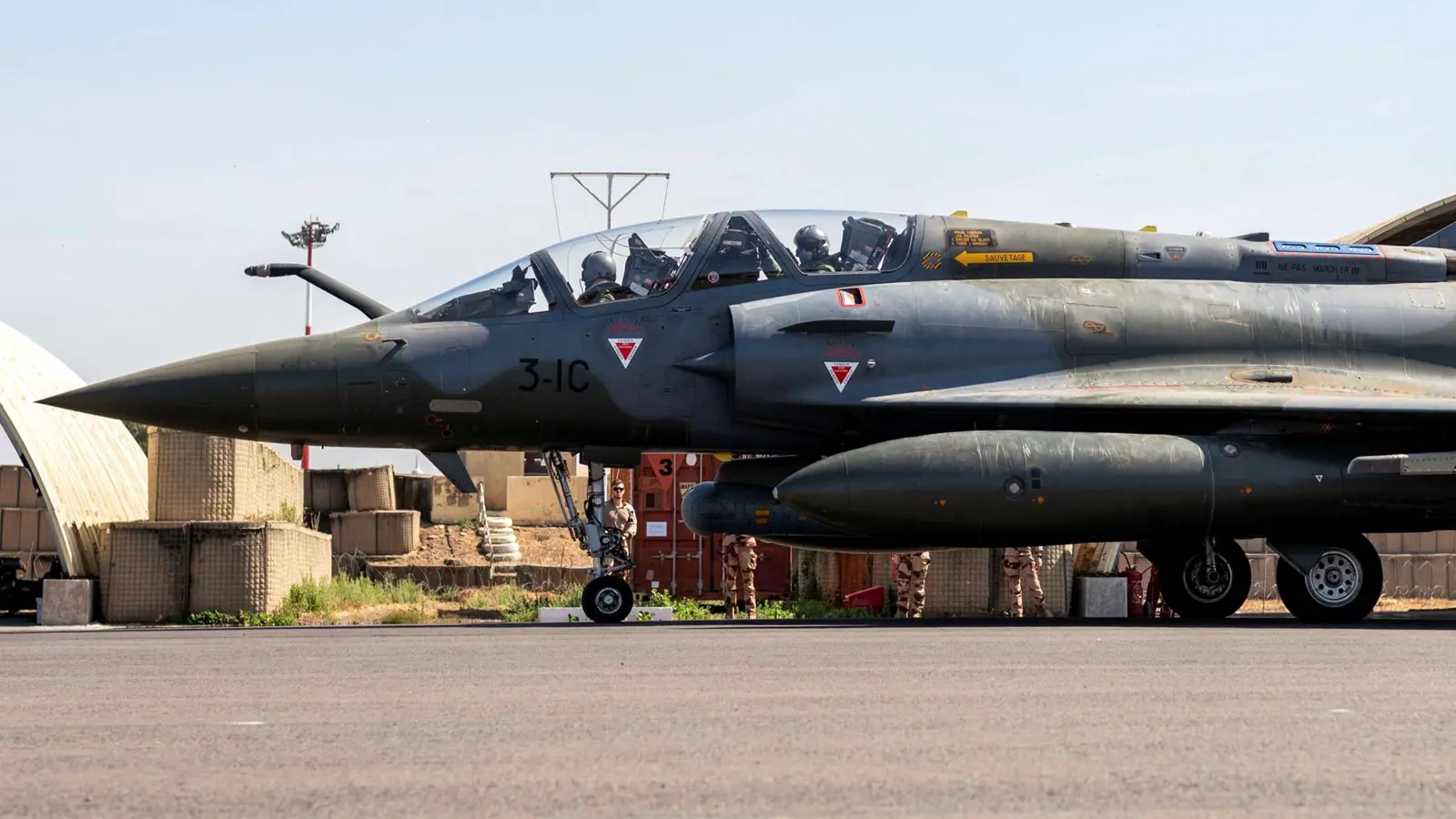 "تغيير تحالفات".. تشاد تستعجل سحب القوات الفرنسية