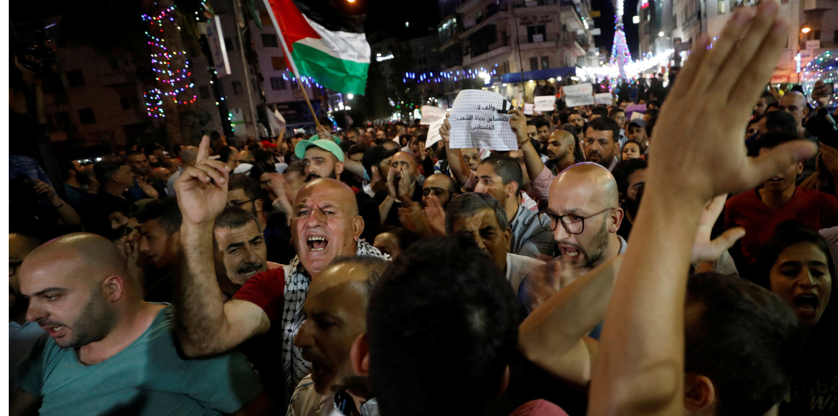 تظاهرات في رام الله تطالب برفع العقوبات عن غزة ودعم المصالحة (صور)