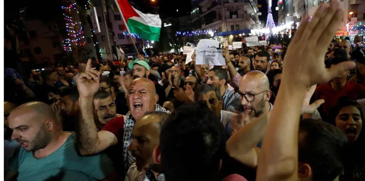 تظاهرات في رام الله تطالب برفع العقوبات عن غزة ودعم المصالحة (صور)