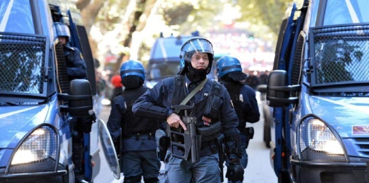 إيطاليا تعزز التدابير الأمنية في أنحاء البلاد بعد هجوم برشلونة