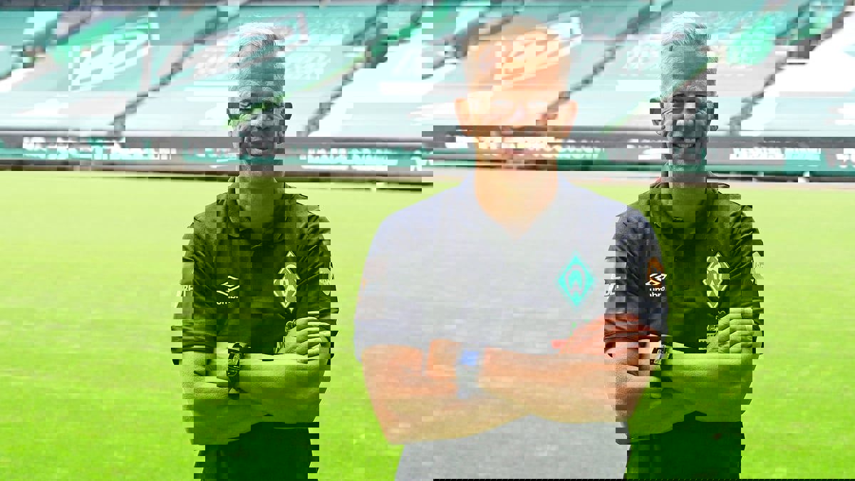 استقالة ماركوس أنفانغ مدرب فيردر بريمن بعد التحقيق في شهادة تطعيمه ضد كورونا