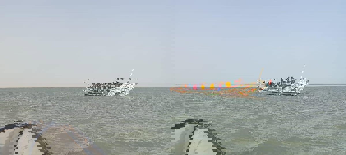 البحرية المغربية تنقذ 91 شخصاً على متن قارب هجرة غير شرعية (صور)