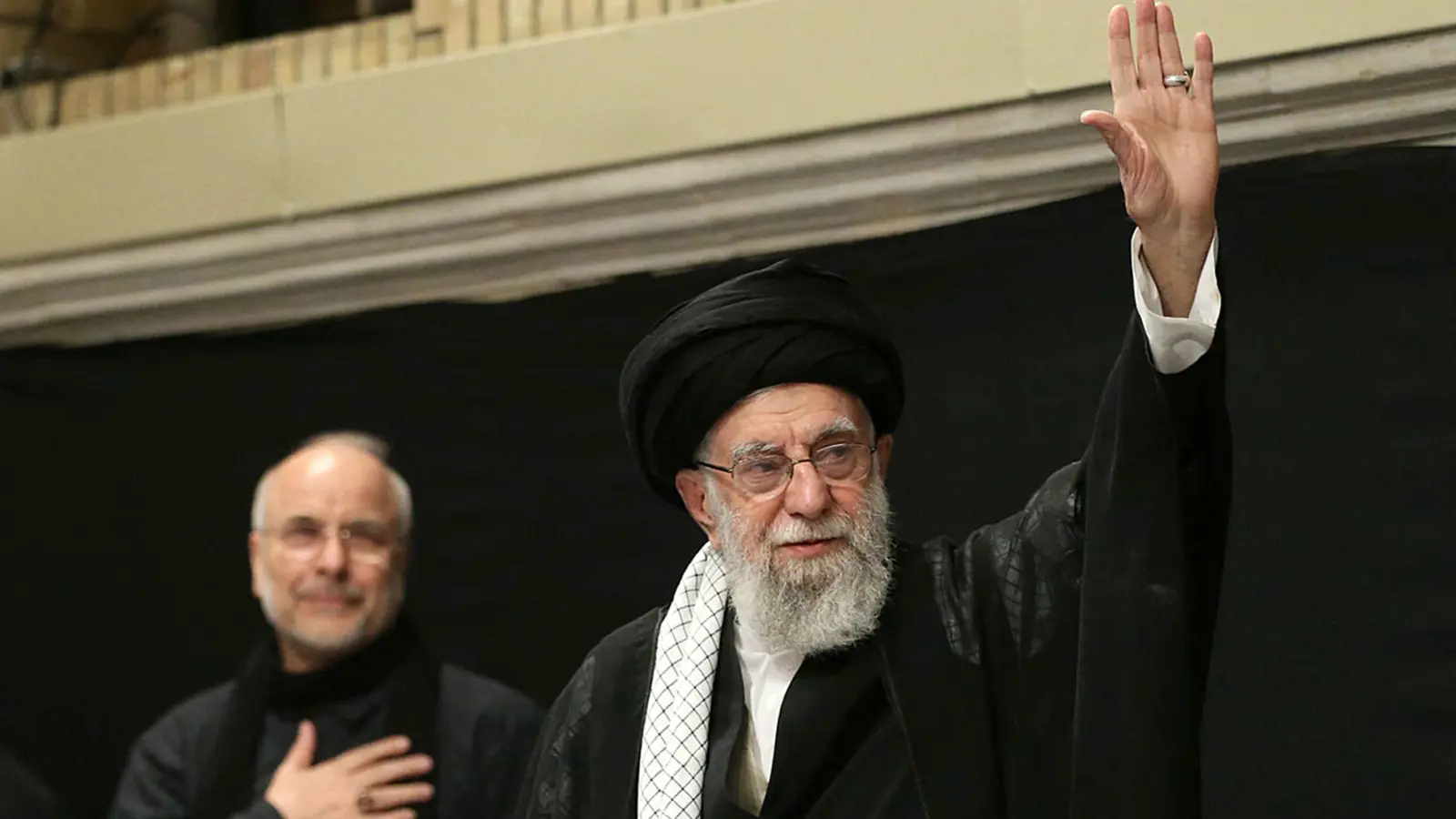 واللا: جدل في إسرائيل بعد رفض عرض من إيرانيين لإسقاط خامنئي