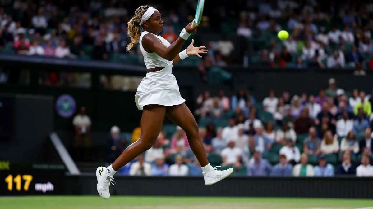 موقف محرج ومضرب مفقود.. كوكو غوف تثير ضجة في بطولة فرنسا المفتوحة للتنس (فيديو)