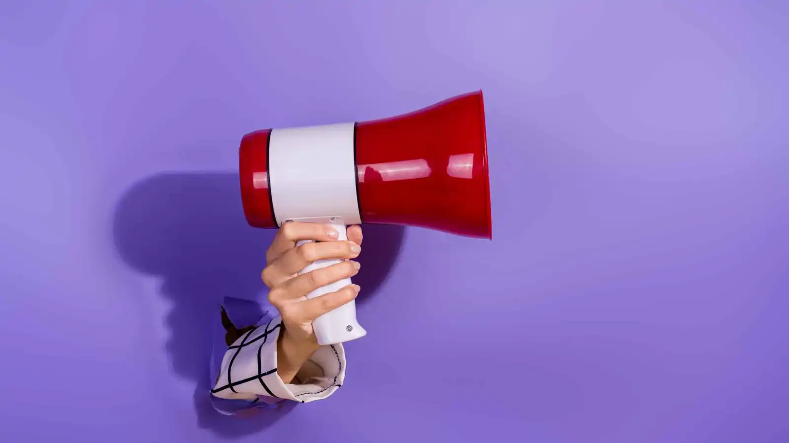 تايوان.. السجن لامرأة استخدمت مكبر صوت لشتم جيرانها ليلا