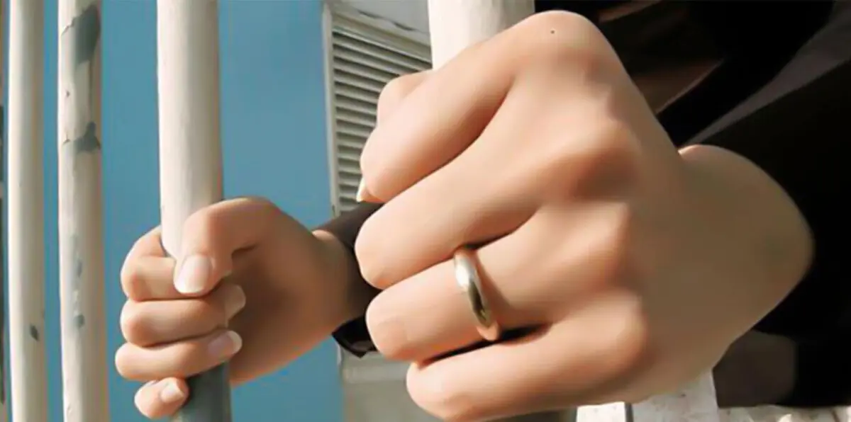 أب بالسعودية يرفض خروج ابنته من السجن ويهدد بقتلها