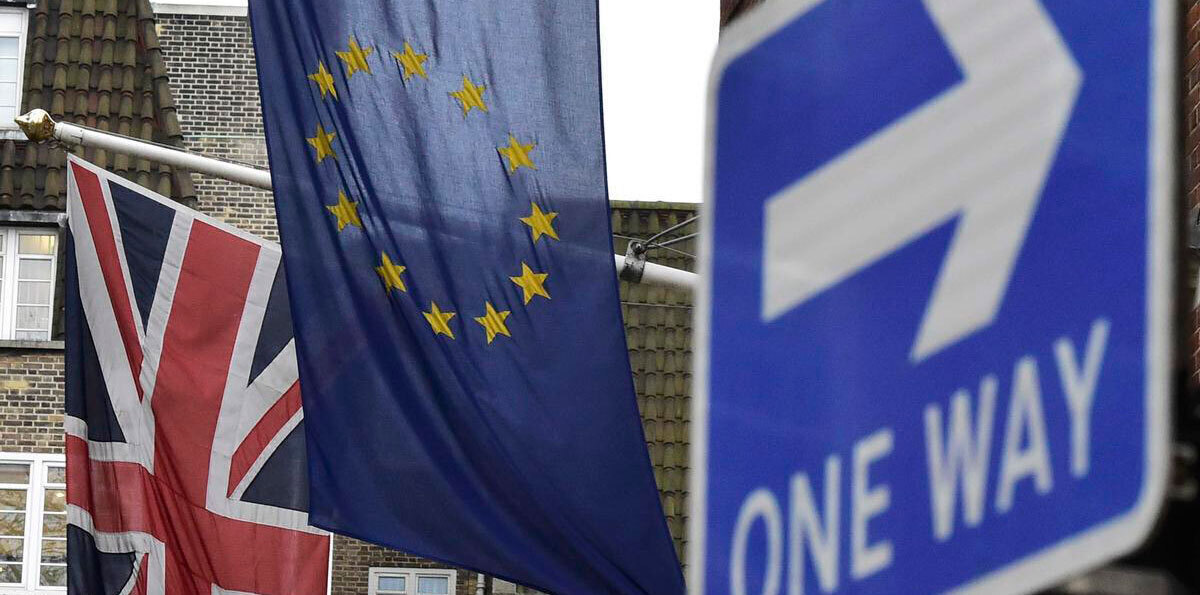 بريطانيا تسعى إلى محادثات بشأن المستقبل والاتحاد الأوروبي يطلب الانفصال أولًا
