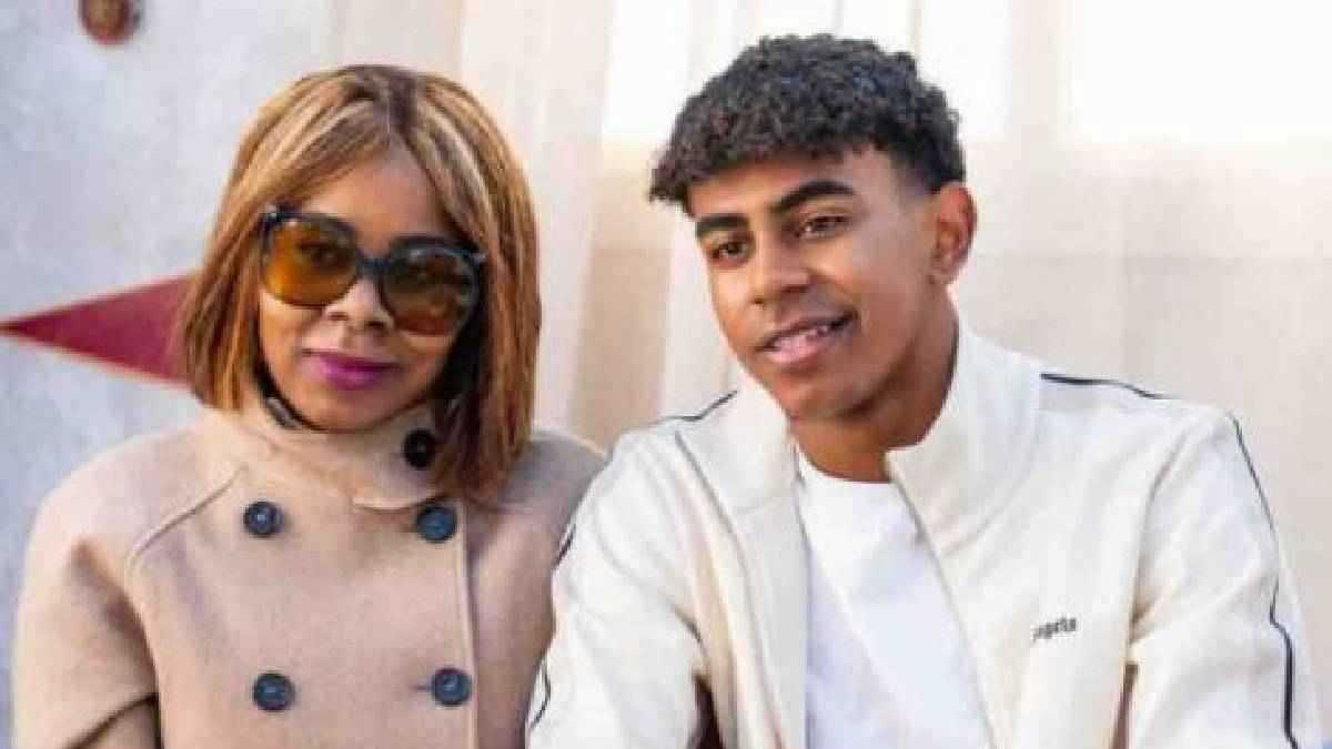 في المطبخ.. لامين يامال ينشر صورة مثيرة برفقة والدته