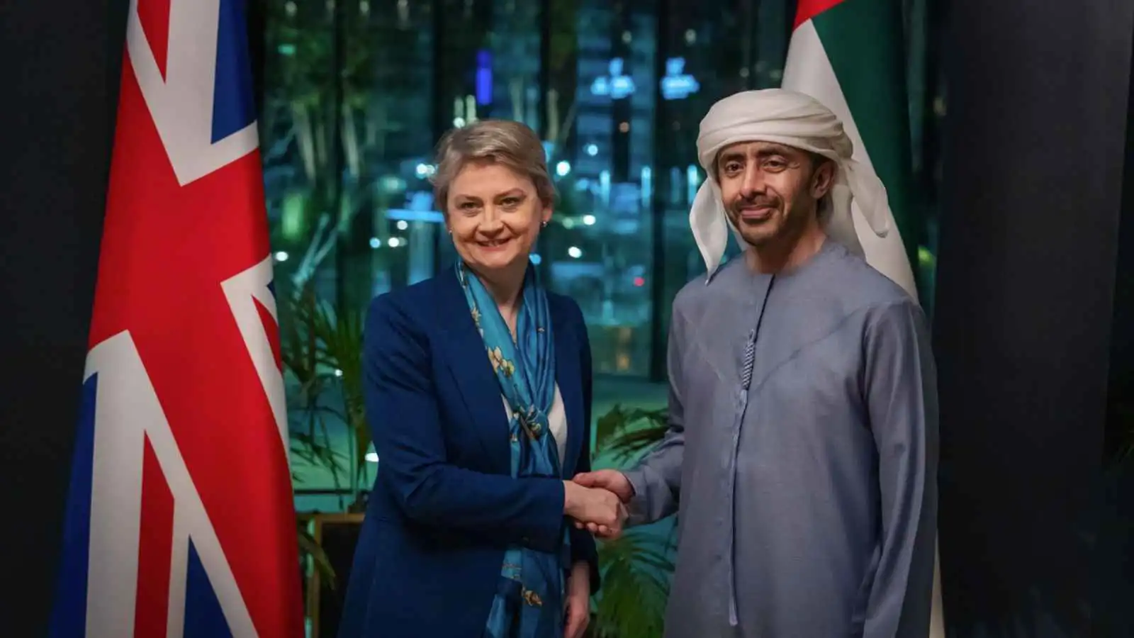وزيرا خارجية الإمارات وبريطانيا يبحثان تطورات الأوضاع في المنطقة