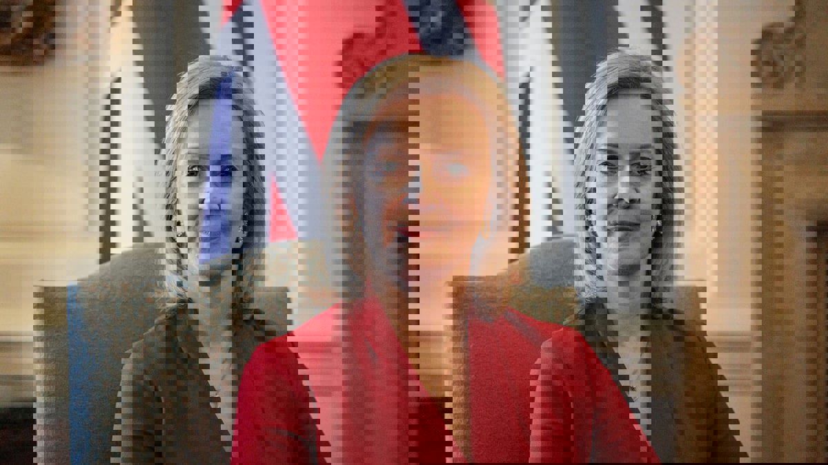 بعد أن أطاحت بتراس.. "عاصفة" بريطانيا المالية تزيد مخاوف"القارة العجوز"