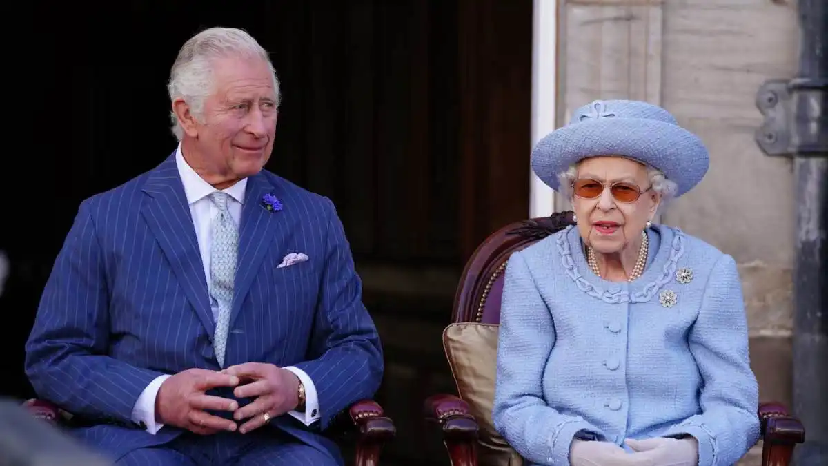 الملك تشارلز يكسر تقليدا ملكيا عريقا بعد رأس السنة