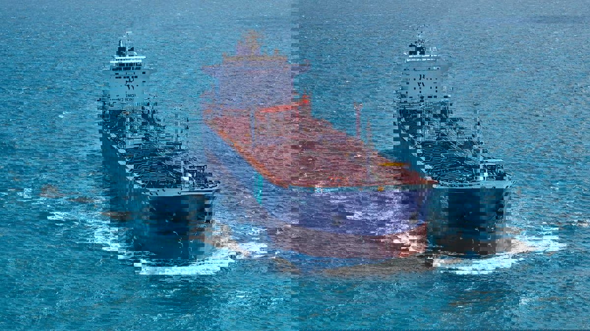 الولايات المتحدة تبيع شحنة نفط إيرانية صادرتها بموجب العقوبات