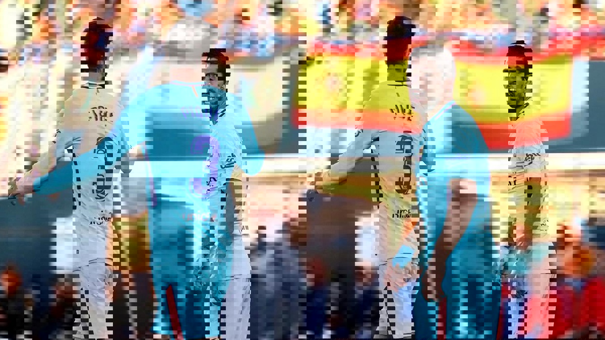 سواريز: يجب إمساك لسان بيكيه بملاقط وعودة نيمار خارج إرادة لاعبي برشلونة