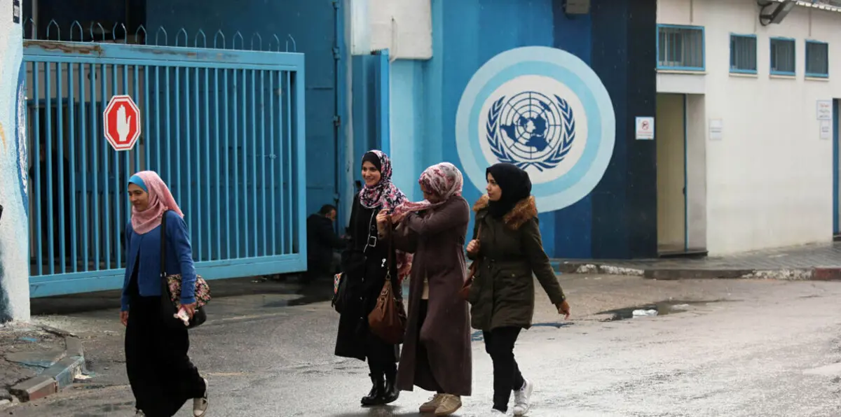 بعد قطع أمريكا للمساعدات.. "الأنروا" تنهي خدمات 100 موظف لديها في الأردن