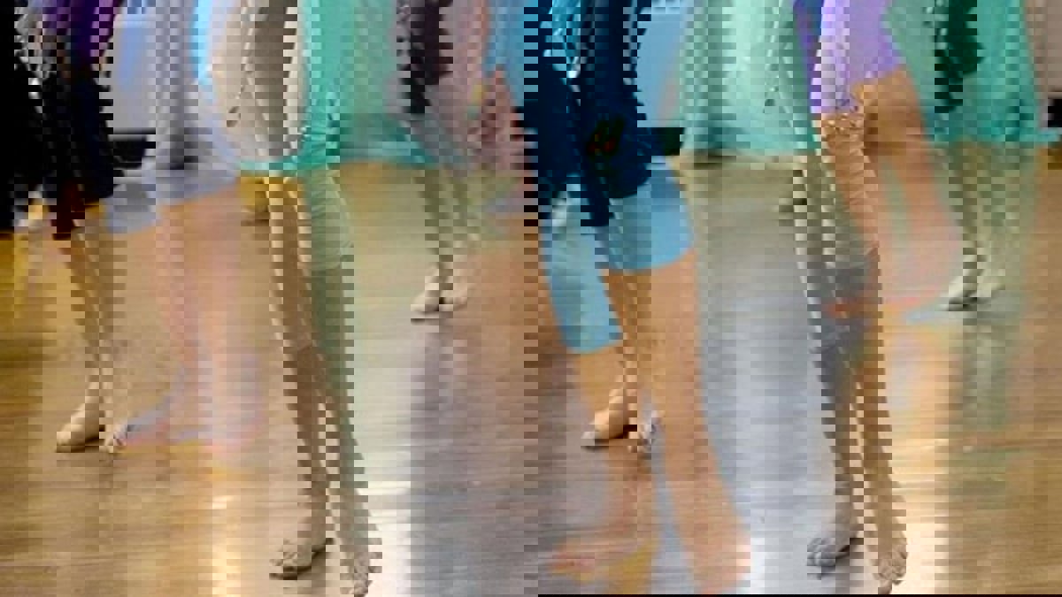 تصاعد الجدل وصولا لـ"المحاكم" بعد إعلان عن دورة لتعليم الرقص الشرقي في الكويت