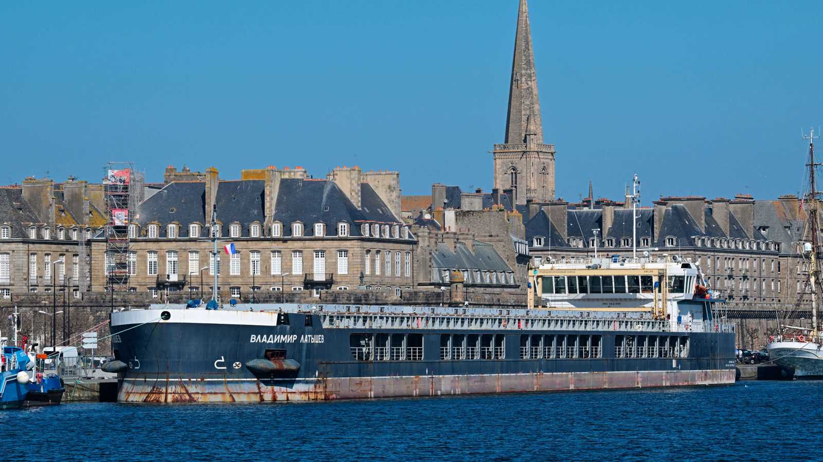 سفينتا شحن روسيتان عالقتان في فرنسا منذ 2022.. ما قصتهما؟